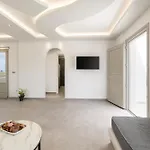 Windmillside Luxury * Emporio (Santorini)