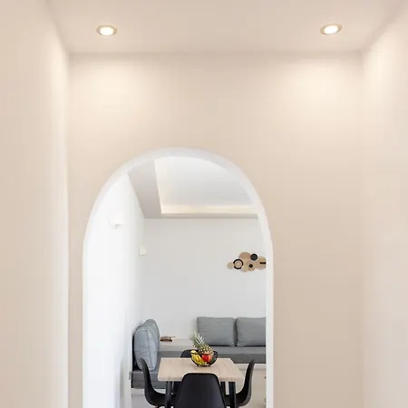 Windmillside Luxury Emporio (Santorini)