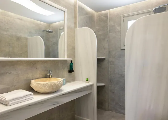 Windmillside Luxury Apartment Emporio (Santorini)