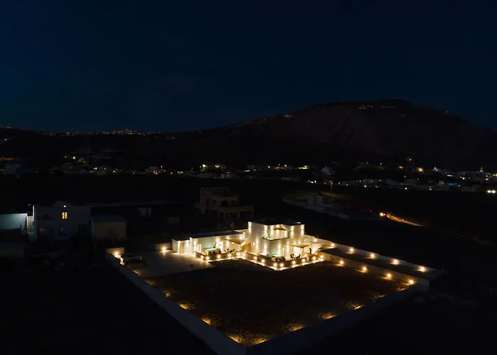 Windmillside Luxury Emporio (Santorini)