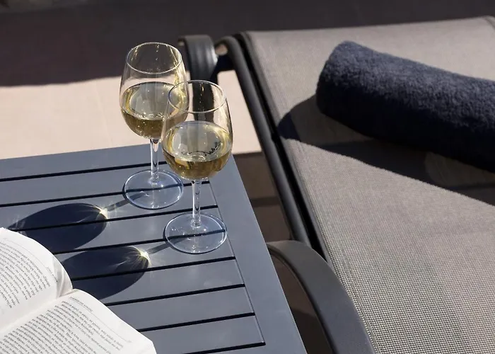 Windmillside Luxury Emporio (Santorini)