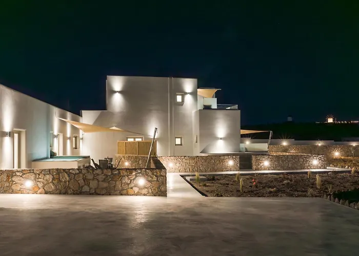 Windmillside Luxury Emporio (Santorini)