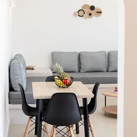 Windmillside Luxury Emporio (Santorini)