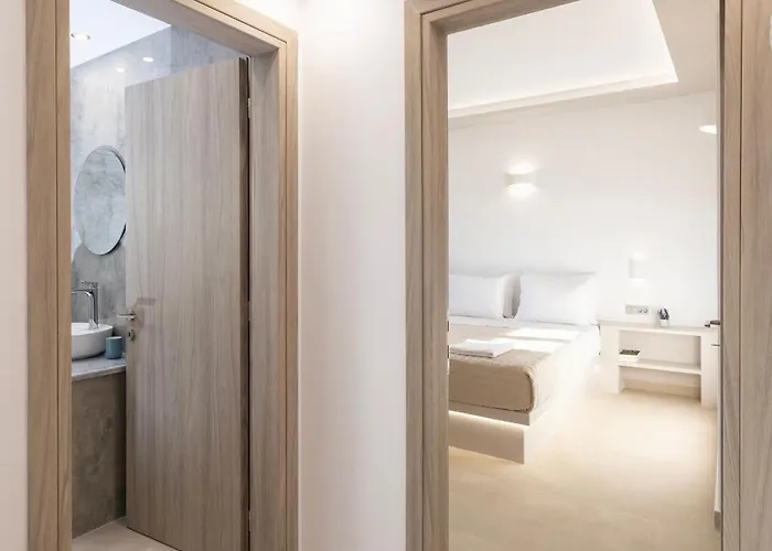 Windmillside Luxury Emporio (Santorini)