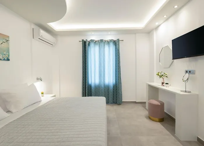 Windmillside Luxury Emporio (Santorini)