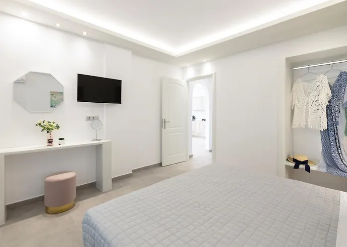 Windmillside Luxury Emporio (Santorini)