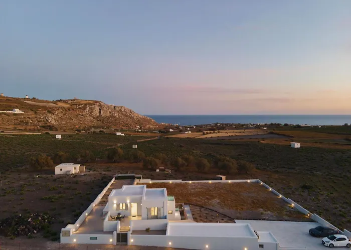 Windmillside Luxury Emporio (Santorini)